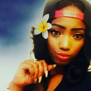 Meet your Posher, Donisha